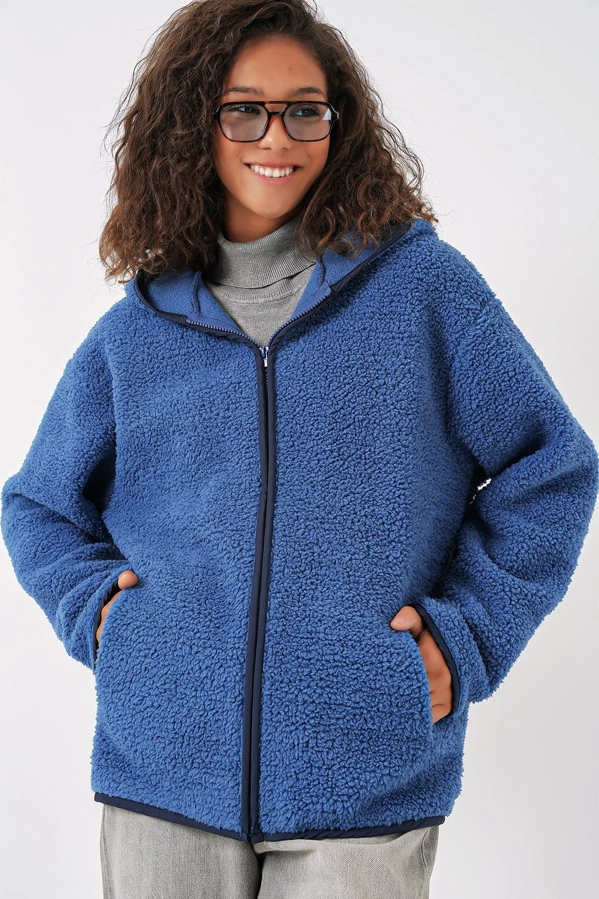 55456 kadin kapüşonlu oversize peluş ceket